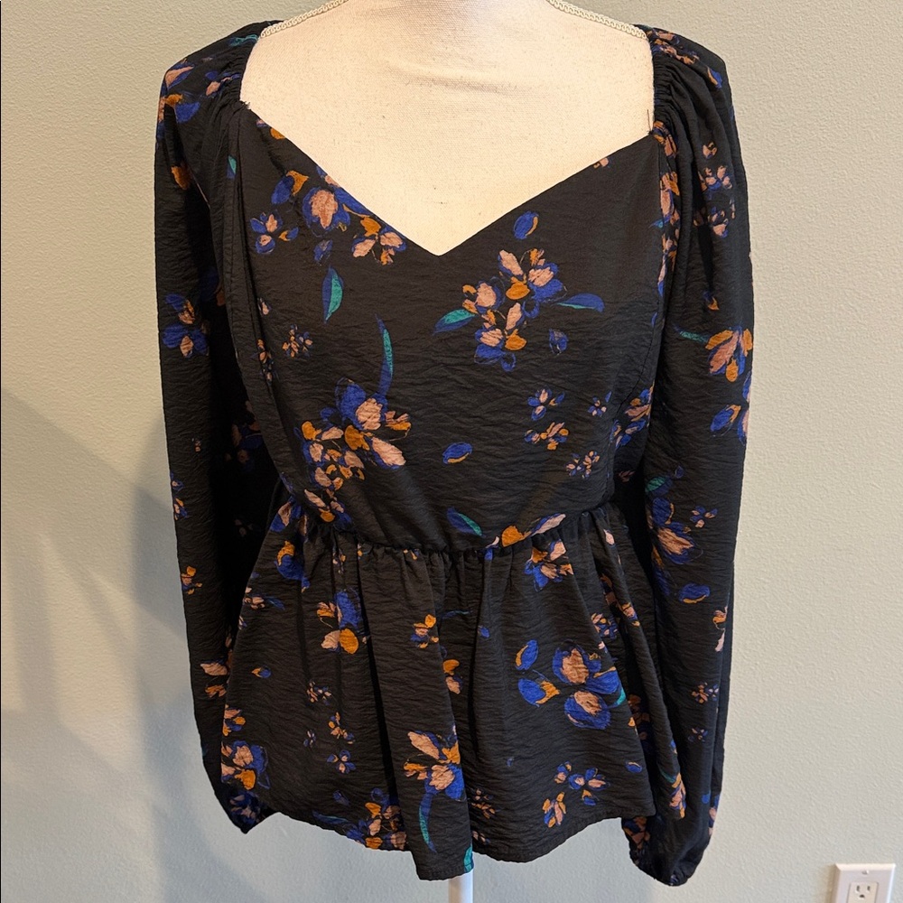 Ava & Viv Black and Blue Floral Blouse pit to pit 24 stretches to 26